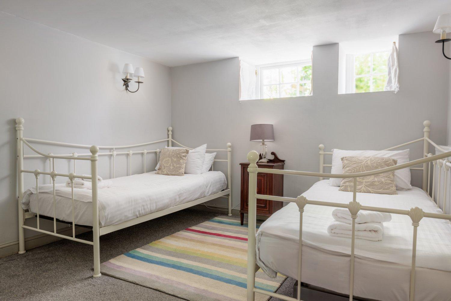 The Old School Rooms Beautiful Georgian Apartment, Sleeps 12 With Wifi And Parking, Near Bath Box  Exterior photo